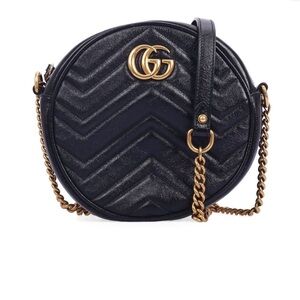 Pre-Owned Gucci Black Chevron Crossbody Bag with Gold Chain